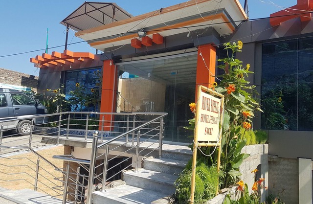 5 minutes walk to the theme park. Suitable for families and couples.