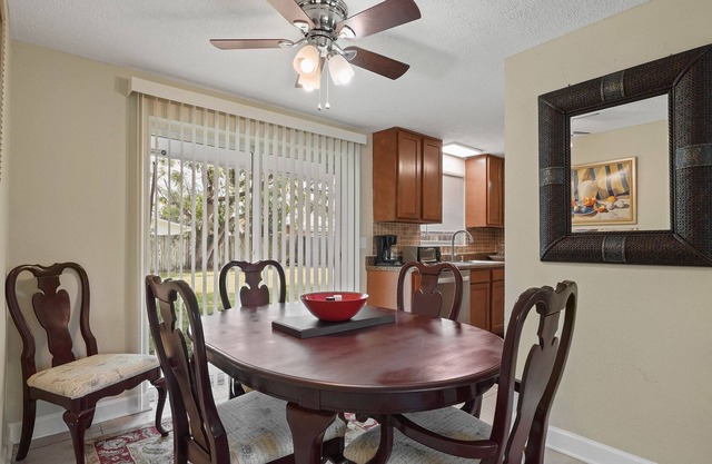 50" Smart TV Comfortable Home in Great Location