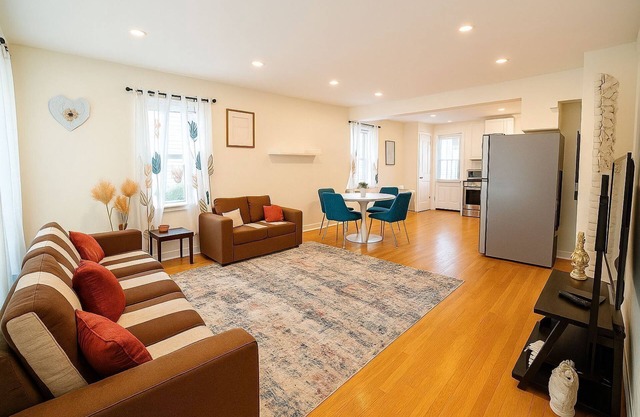 5BR/4BA HomeI Backyard in VA!