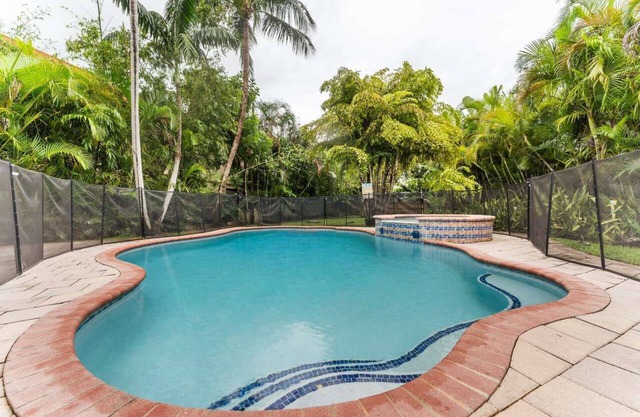 5BR Family Oasis w/Pool, Near Beach & Downtown