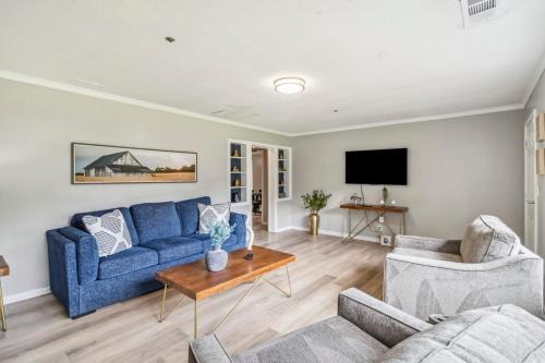 5BR with Game Room & Huge Backyard