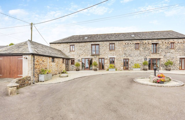 6 bedroom accommodation in Tresmeer, near Launceston