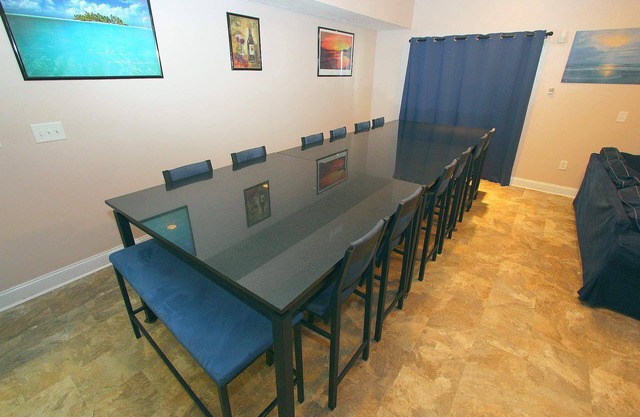 6 Bedrooms : Modern, Large, Granite Banquet Table, Pool Table, Foosball Table.