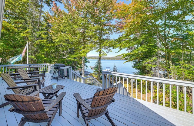 6 Mi to Ski Slopes: 'Oak View' Lakefront Home!