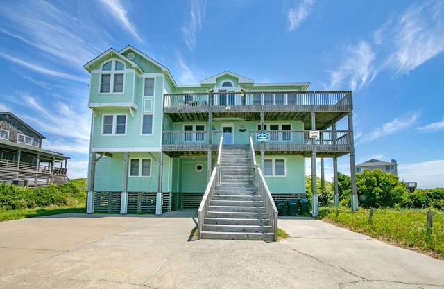 6500- A Whale's Head Inn, Beautiful & Spacious Oceanfront Nags Head Home