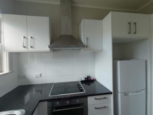 7 Beds including 4 Double Beds, 1 Single Bed, 2 Double Sofa Beds Serviced House A