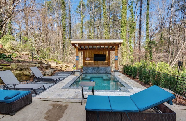 7 Mi to Dtwn ATL: Sleek & Modern Home!