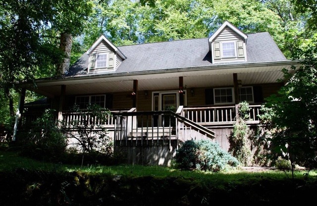8 acres of privacy , stream and waterfall, Dupont, pets welcome.