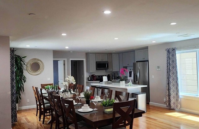 8-BR, 8-Bath Home: Your Perfect Staycation near SF