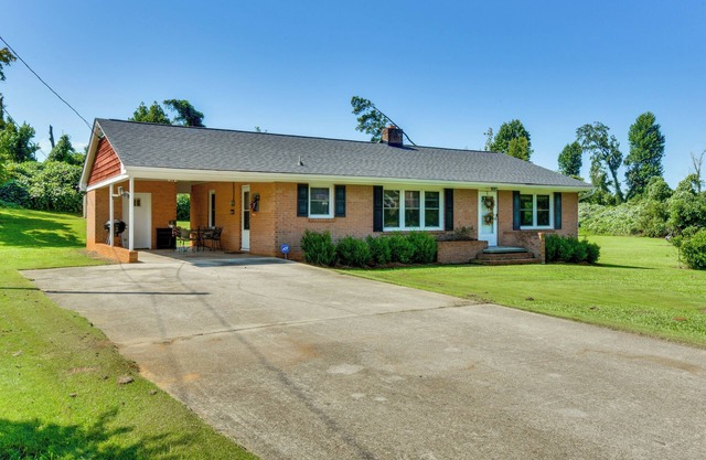 8 Mi to Clemson: Peaceful Family Home w/Yard