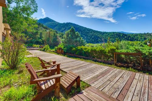 8 Mi to Taos Ski Valley! Peaceful Mtn-View Condo