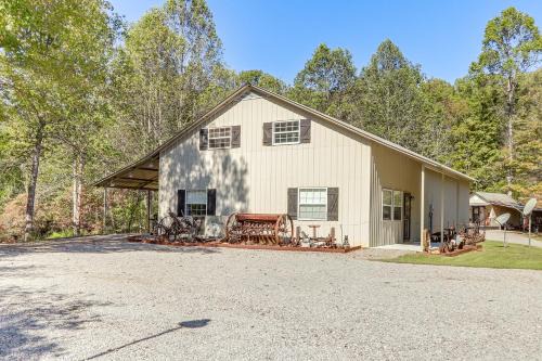 8 Mi to Tellico Plains House and Cabin Near Trails!