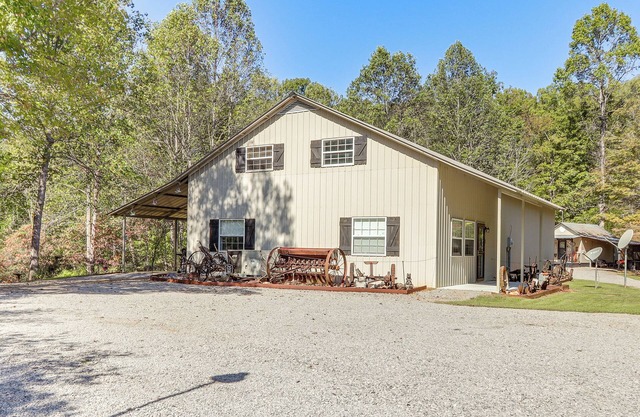 8 Mi to Tellico Plains: House & Cabin Near Trails!