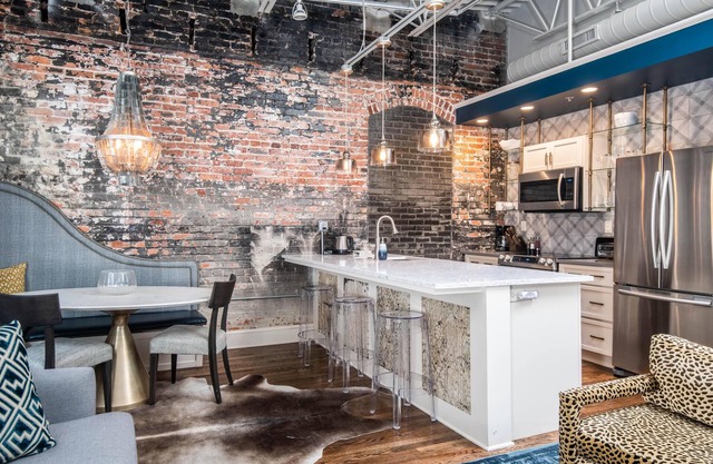 80 LEX 203 Eclectic Industrial Apt Free Parking