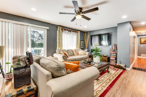 9 Mi to Downtown Atlanta Home with Deck and Yard!