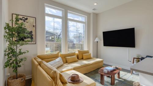 98 Degrees by AvantStay Covered Balcony Lounge Newly Built 4BDR Home