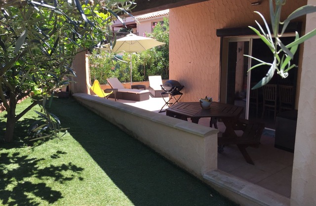 A 15 km D'ajaccio Rez de Jardin . Parking et Piscine Privés