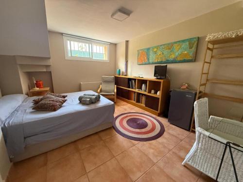 A 5 minutos de Ifema y 10 del aeropuerto, habitación y baño privado con entrada independiente