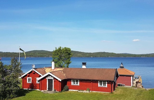 A Cottage with boat, sauna & whirlpool as optional
