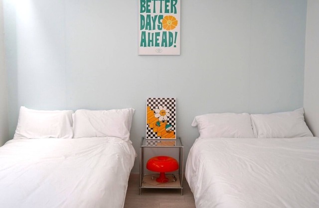 A cozy house just a 1minute walk form Yeomchang Station! 2 rooms and 3 beds