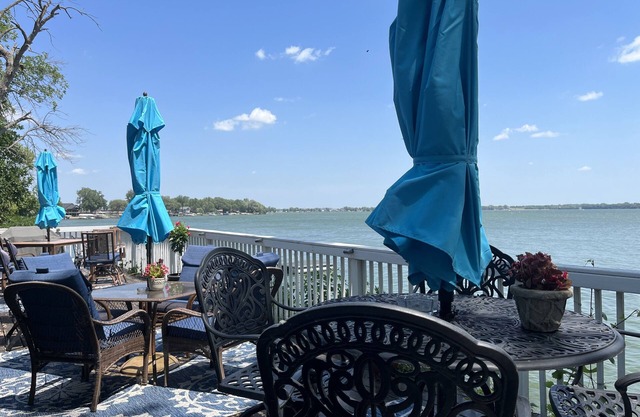 A Fun Fall Retreat! Near Okoboji, Lakeside Suite on Lost Island Lake