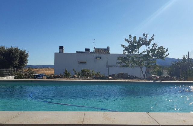 A haven of tranquillity, 5 minutes from the city and castle. Pets allowed.