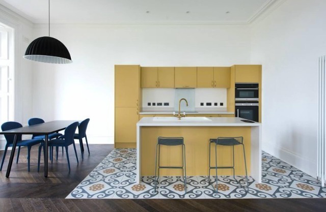 A lews castle that sleeps 2 guests in 1 bedroom