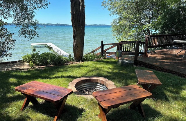 A New listing 2024! Blue Dream Cottage on Torch Lake