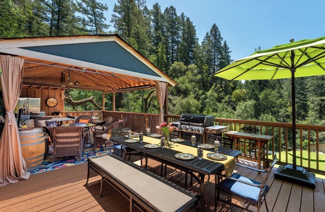 A+ Sauna, Plunge & Jacuzzi - Kayaks, Bikes, Bocce Ball, Game Room & Views!