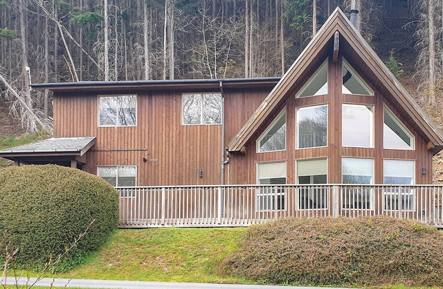 A superbly appointed large two-storey luxury lodge.
