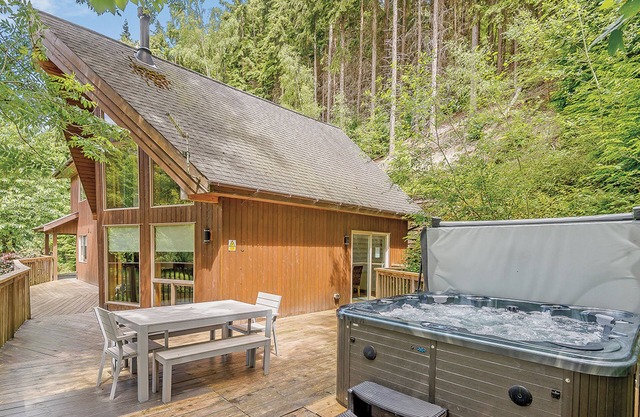 A superbly appointed impressive two storey luxury lodge.