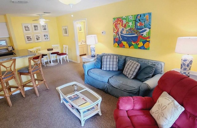 A16 Ocean Walk 1 BR/1 BA, sleeps 5 near front pool