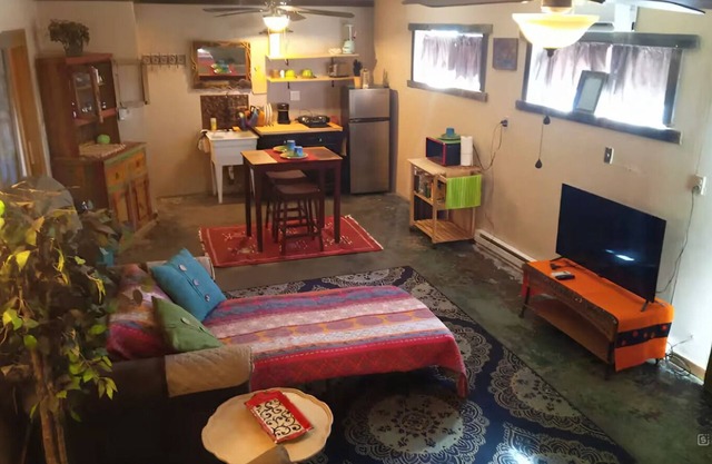 Adorable County Getaway Studio, all-inclusive