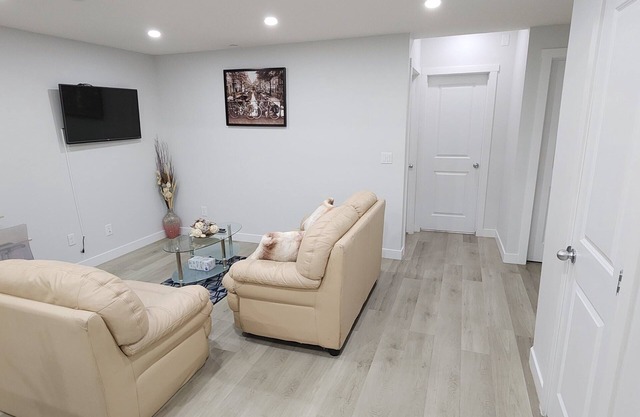 Adorable Legal Suite in NW, Calgary