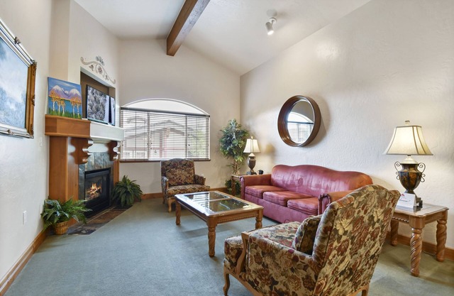 Adventure Hub~Backcountry Ski|Snowmobile|Scuba Diving Villa 3022-1