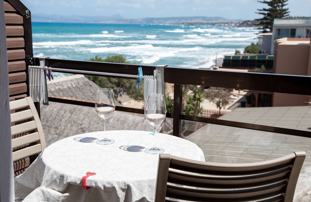 Affordable double room w/sea view on Agia Marina beachn