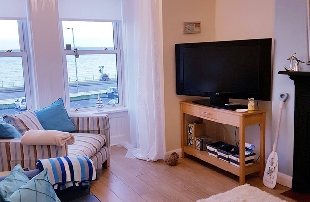 Ahoy4 Carrickfergus Front-line Sea-views!n