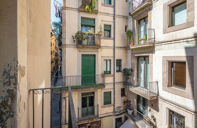 Ainb Born-damas Apartments