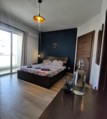 Airport Accommodation Bedroom with your own private Bathroom Self Check In and Self Check Out Air-condition Included