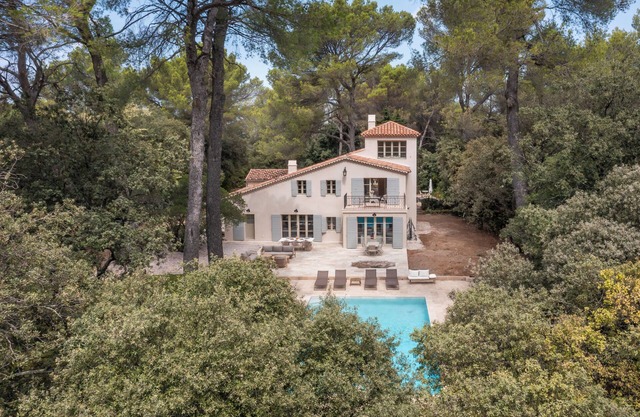 Aix-en-Provence villa in the hills