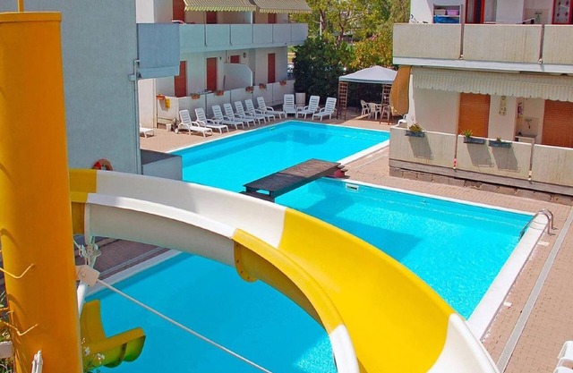 Alba Adriatica: Poolside Escape