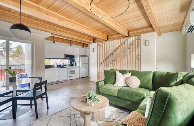 Alberta Arts Gem - 4BR Townhome - Walkable - AC