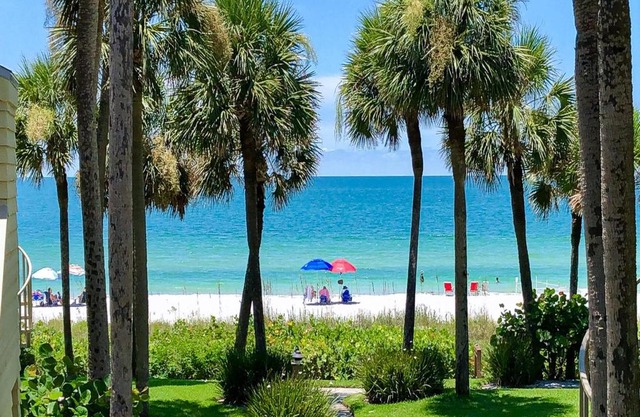 Aldea A8 Beachfront 2 Bedroom 2 Bath - Tranquil Belleair Beach