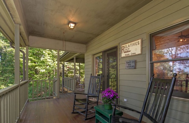 Almost Haven | Located between Saluda and Tryon | 25 Min. to TIEC; Zip-lining, hiking & more!