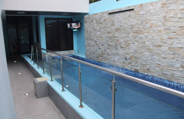 Aloft Room + Bathroom +kitchen+pool+washer+parking all private