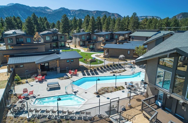 Alpine Room with Private Parking, Steps from Mammoth Mountain & Ski Trails