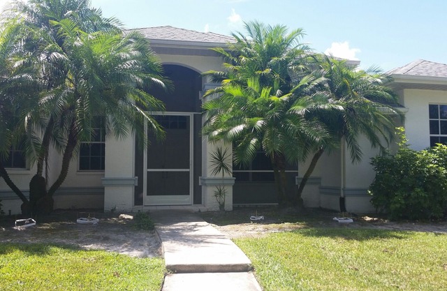 Amazing Estate on Nature Preserve - Close to Everything