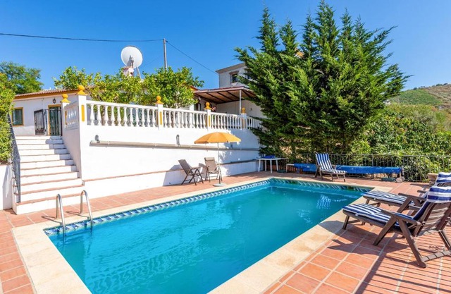 Amazing Home In Iznate