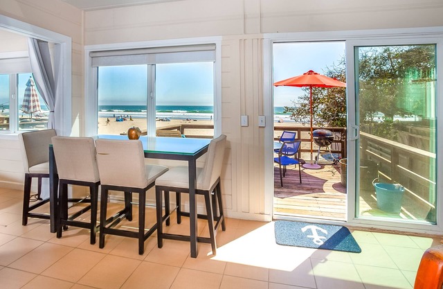Amazing Oceanside Cottage w Private Beach Lot