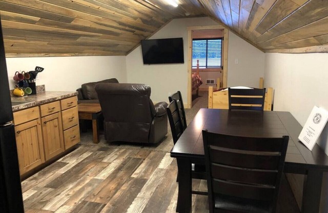 Amazing Views! 25 min to Yellowstone, Loft S